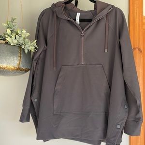 ATHLETA- Glacier Hankerchief Poncho